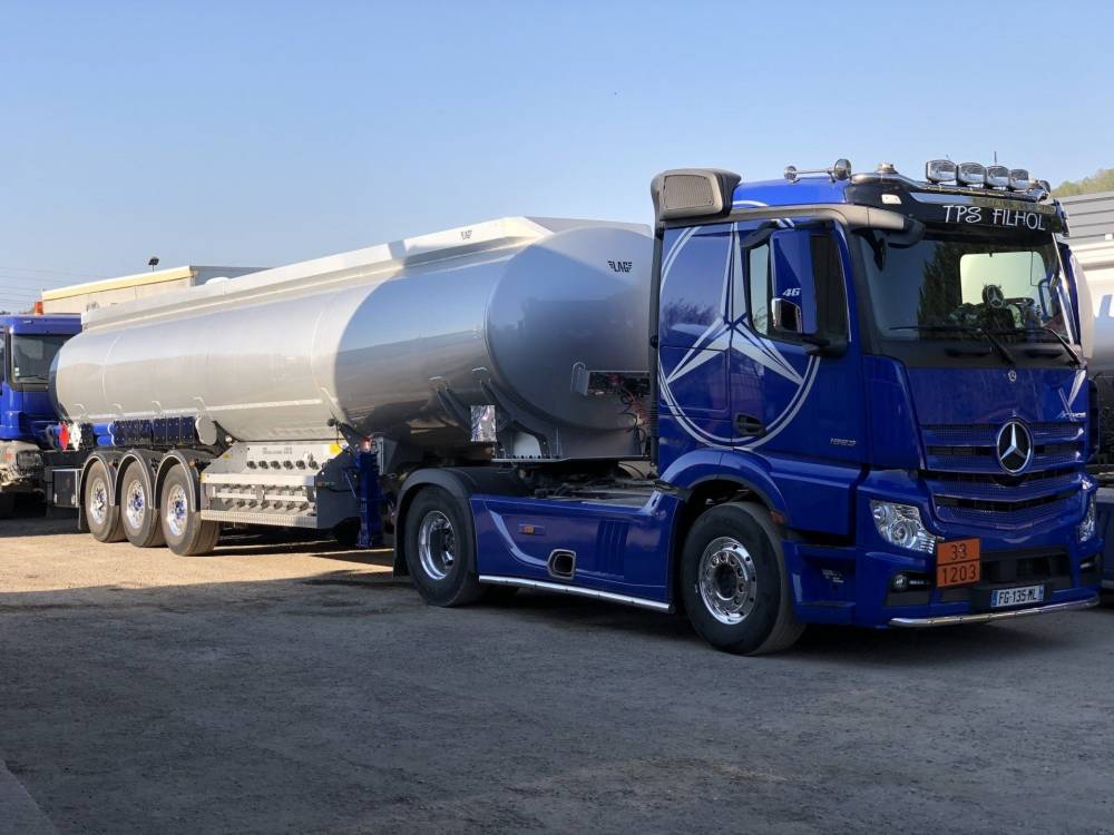 Transport et livraison d’hydrocarbures en camion-citerne.jpg