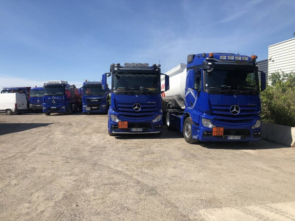 Location de véhicules avec chauffeur pour toutes les marchandises.jpg