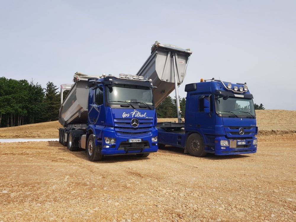 Louez un camion-benne avec chauffeur pour vos travaux du bâtiment.jpg